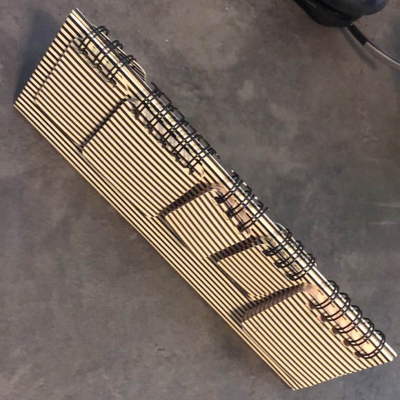 Daily Flip Chart Calendar ⭕️2 for $15⭕️ - Picture 2 of 8